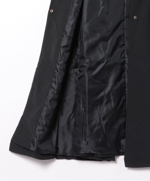 and it_（アンドイット）の「ノーカラー中綿ラグランロング