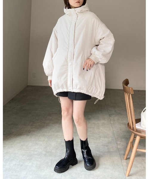 スタンドカラーフード付き 中綿ダウン モンスターコート She's Closet（シーズクローゼット）の「スタンドカラーフード
