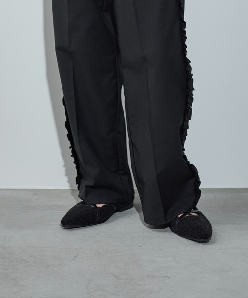 THE YOn(ザヨン)の「クロスストラップボアパンプス(パンプス・レディース・アイボリー/ブラック/ベージュ・38/39/37)」の14枚目の写真