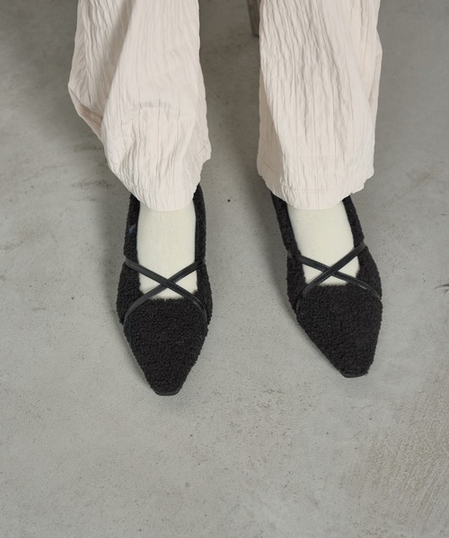 THE YOn(ザヨン)の「クロスストラップボアパンプス(パンプス・レディース・アイボリー/ブラック/ベージュ・38/39/37)」の20枚目の写真