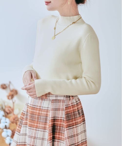 kirakiraShop(キラキラショップ)の「裏起毛 ハイネック ニット トップス(ニット/セーター・レディース・ベージュ/ブラック/ブラウン/アイボリー/オレンジ/ホワイト・S-M/M-L)」の12枚目の写真