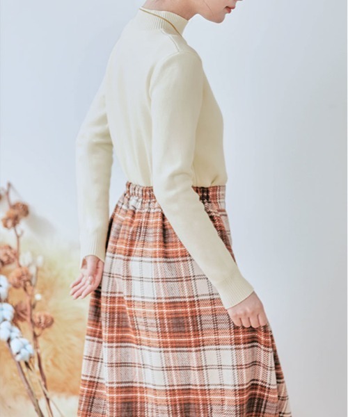 kirakiraShop(キラキラショップ)の「裏起毛 ハイネック ニット トップス(ニット/セーター・レディース・ベージュ/ブラック/ブラウン/アイボリー/オレンジ/ホワイト・S-M/M-L)」の13枚目の写真