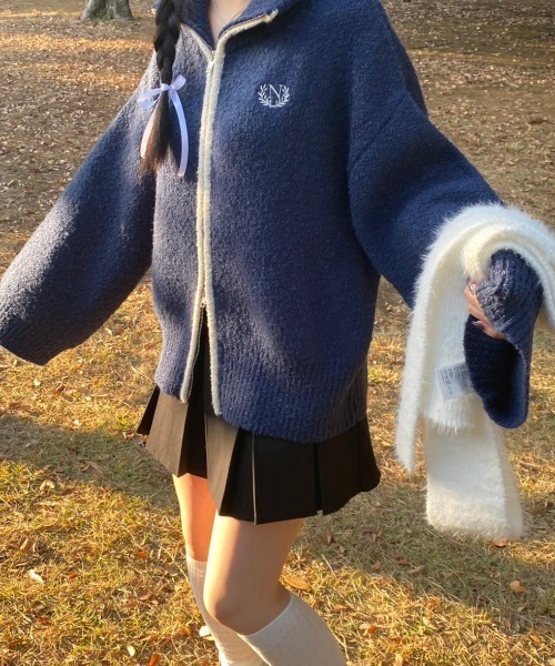 nemne store(ネンネストア)の「【低身長サイズあり】ブークレダブルジッププルオーバー(ニット/セーター・レディース・ネイビー/アイボリー/ボルドー・SMALL/MEDIUM)」の1枚目の写真