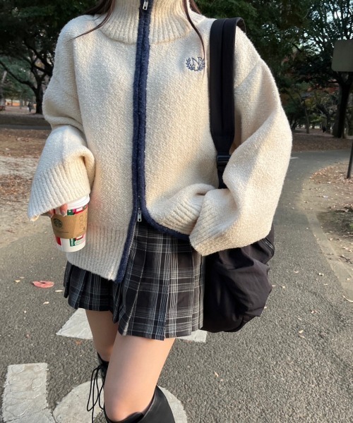nemne store(ネンネストア)の「【低身長サイズあり】ブークレダブルジッププルオーバー(ニット/セーター・レディース・ネイビー/アイボリー/ボルドー・SMALL/MEDIUM)」の2枚目の写真