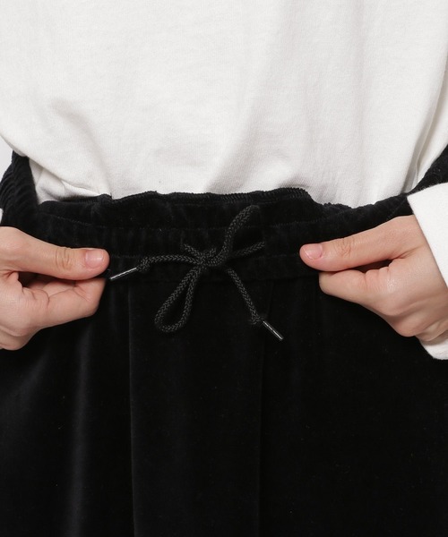 niko and...（ニコアンド）の「サイドラインベロアフレアスカート（スカート・レディース・アイボリー/ブラック/モカ・FREE）」の16枚目の写真