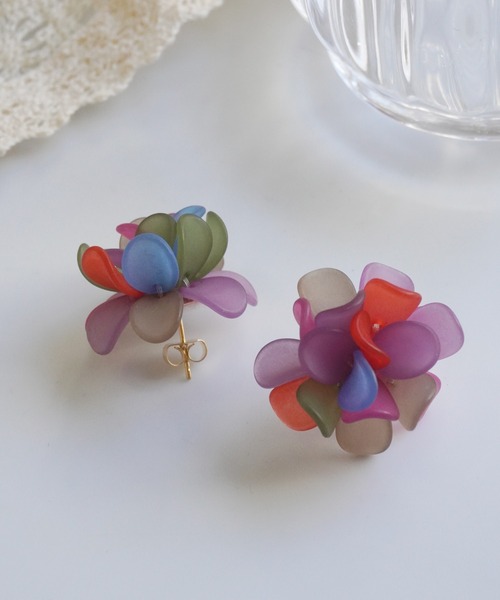 Port(ポート)の「【 Jelly moo / ジェリームー 】 フラワー モチーフ ピアス(ピアス(両耳用)・レディース・ピンク/イエロー/ブルー/アイボリー/マルチ/オレンジ・FREE)」の6枚目の写真