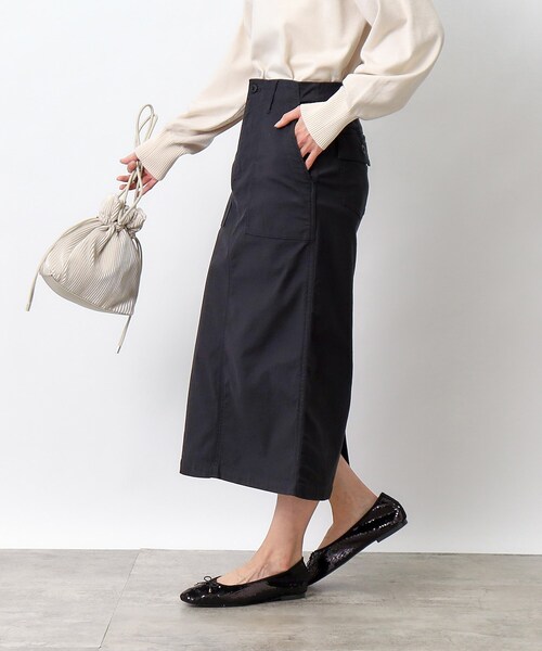 OPAQUE.CLIP(オペークドットクリップ)の「ストレッチベイカースカート/オーガニックコットン混【洗濯機洗い可/ストレッチ】(スカート・レディース・オフホワイト/ブラック/カーキ・40/38/42/36/34)」の15枚目の写真