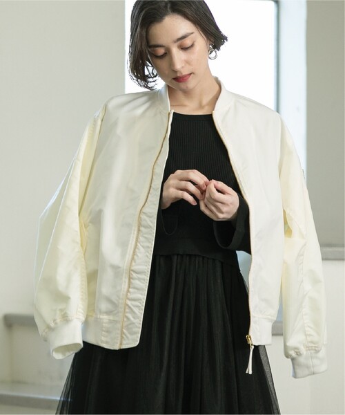 OPAQUE.CLIP（オペークドットクリップ）の「◆≪ヒルナンデス！で紹介≫ オーバーシルエットMA-1【洗濯機洗い可】（ブルゾン・レディース・チャコールグレー/ホワイト・38/40）」の3枚目の写真