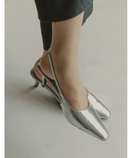 Re:EDIT（リエディ）の「[神山まりあさん着用][2024AW SHOES COLLECTION][販売数1千足突破！][大きいサイズ有]バックストラップスクエアトゥミュールパンプス（パンプス・レディース・ゴールド/シルバー/ドット/ホワイト/ブラック/ボルドー/キャメル/レオパード・LARGE/X-LARGE/MEDIUM/SMALL/XX-LARGE）」の5枚目の写真