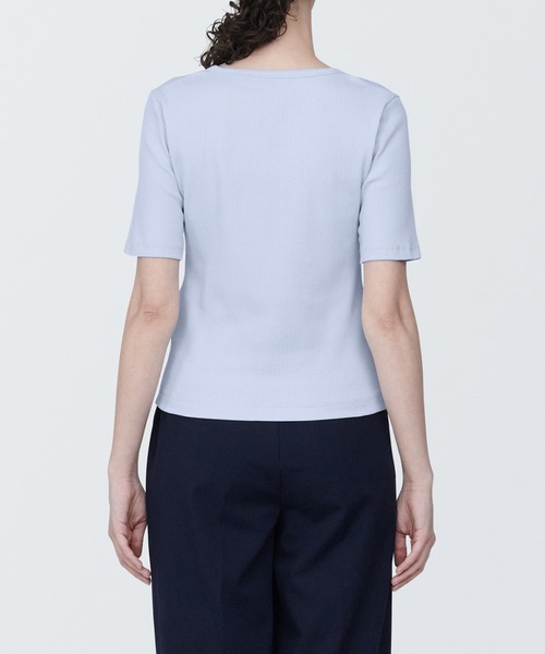無印良品（ムジルシリョウヒン）の「婦人　ストレッチリブ編みクルーネック半袖Ｔシャツ（Tシャツ/カットソー・レディース・ライトブルー/オフホワイト/ブラック/ホワイト系8/ピンク/ブラック系・XL/L/M/S）」の13枚目の写真