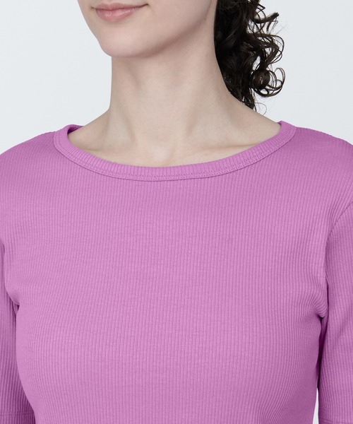 無印良品（ムジルシリョウヒン）の「婦人　ストレッチリブ編みクルーネック半袖Ｔシャツ（Tシャツ/カットソー・レディース・ライトブルー/オフホワイト/ブラック/ホワイト系8/ピンク/ブラック系・XL/L/M/S）」の9枚目の写真
