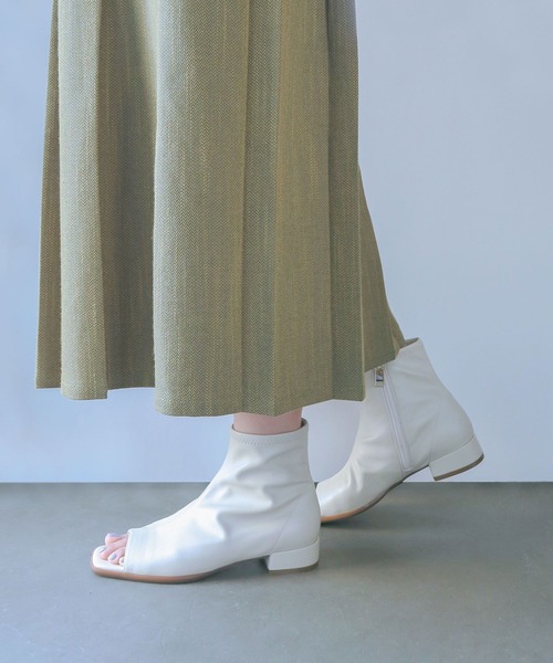 enchanted(エンチャンテッド)の「スクエアカバードサンダル(サンダル・レディース・アイボリー/ブラック・39/38/37/36/35)」の2枚目の写真