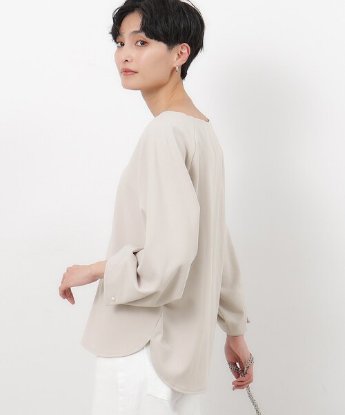 OPAQUE.CLIP（オペークドットクリップ）の「◆UV 袖口パール調ボタンキーネックジャージ【洗濯機洗い可】（Tシャツ/カットソー・レディース・ライトグレー/ホワイト/ブラック/ライトブルー・36/42/38/40）」の5枚目の写真