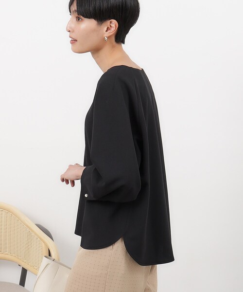 OPAQUE.CLIP（オペークドットクリップ）の「◆UV 袖口パール調ボタンキーネックジャージ【洗濯機洗い可】（Tシャツ/カットソー・レディース・ライトグレー/ホワイト/ブラック/ライトブルー・36/42/38/40）」の9枚目の写真