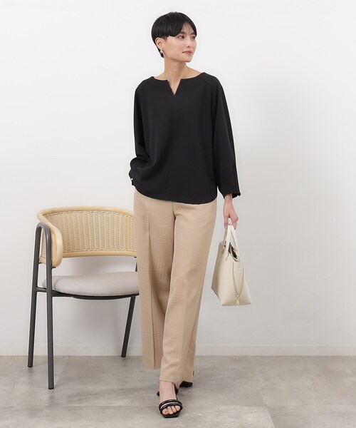 OPAQUE.CLIP（オペークドットクリップ）の「◆UV 袖口パール調ボタンキーネックジャージ【洗濯機洗い可】（Tシャツ/カットソー・レディース・ライトグレー/ホワイト/ブラック/ライトブルー・36/42/38/40）」の10枚目の写真