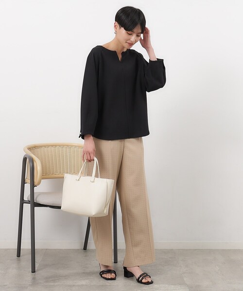 OPAQUE.CLIP（オペークドットクリップ）の「◆UV 袖口パール調ボタンキーネックジャージ【洗濯機洗い可】（Tシャツ/カットソー・レディース・ライトグレー/ホワイト/ブラック/ライトブルー・36/42/38/40）」の11枚目の写真