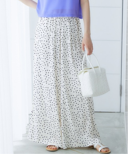 miclat(ミクラ)の「大きいサイズ ドット柄パンツ miclat(その他パンツ・レディース・ベージュ系/ブラック系・L/5L/4L/3L/LL)」の1枚目の写真