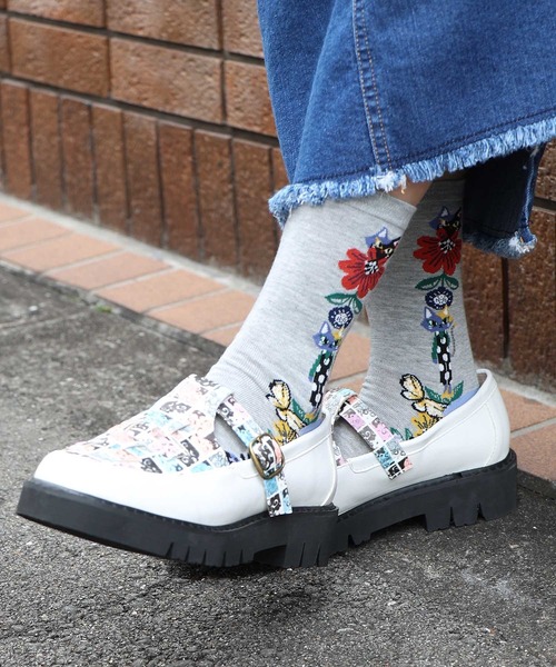 ScoLar（スカラー）の「88K18807：ネコと花柄のラインソックス