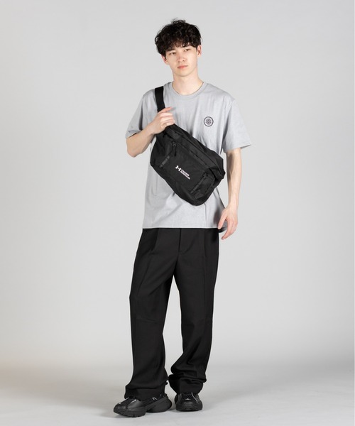 UNDER ARMOUR(アンダーアーマー)の「UAラージ ボディバッグ(トレーニング/メンズ/レディース)(ボディバッグ/ウエストポーチ・レディース・ブラック・ONESIZE)」の10枚目の写真