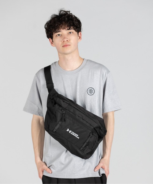 UNDER ARMOUR(アンダーアーマー)の「UAラージ ボディバッグ(トレーニング/メンズ/レディース)(ボディバッグ/ウエストポーチ・レディース・ブラック・ONESIZE)」の11枚目の写真