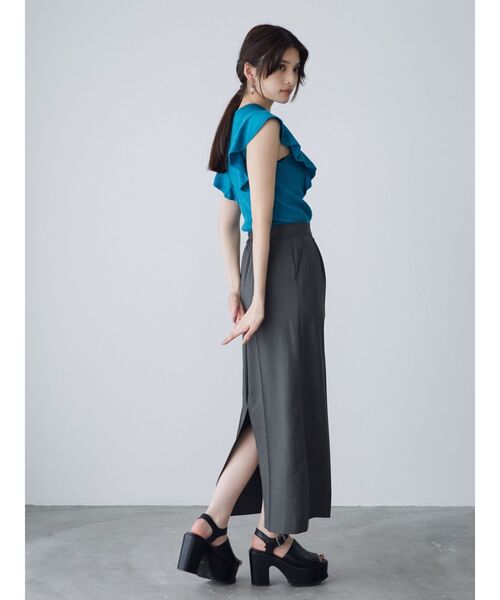 MURUA（ムルーア）の「2WAYラッフルリブニット（ニット/セーター・レディース・ホワイト/ブラック/ブルー・FREE）」の8枚目の写真