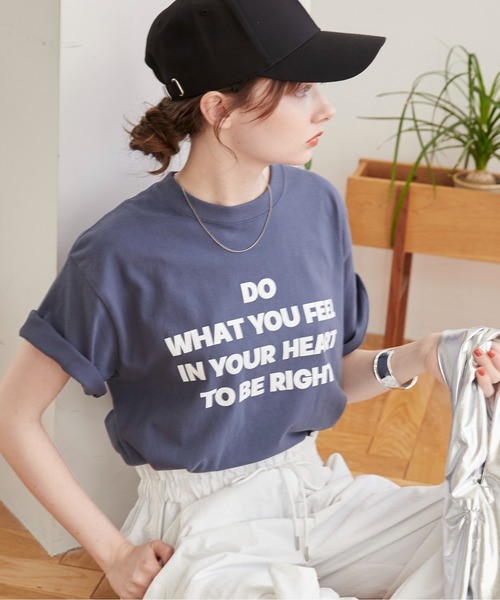 ANGIE(アンジー)の「メッセージ ロゴ プリント Tシャツ(半袖)(Tシャツ/カットソー・レディース・ネイビー/イエロー/スミクロ/グリーン/レッド/ホワイト/ライトベージュ/ホワイト×シルバー/ホワイト×ゴールド/ブラック×ゴールド/ブラック系その他・SMALL/MEDIUM/LARGE)」の9枚目の写真