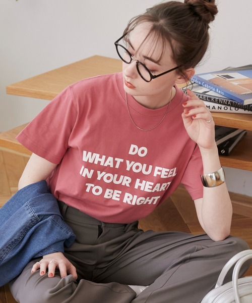ANGIE(アンジー)の「メッセージ ロゴ プリント Tシャツ(半袖)(Tシャツ/カットソー・レディース・ネイビー/イエロー/スミクロ/グリーン/レッド/ホワイト/ライトベージュ/ホワイト×シルバー/ホワイト×ゴールド/ブラック×ゴールド/ブラック系その他・SMALL/MEDIUM/LARGE)」の11枚目の写真