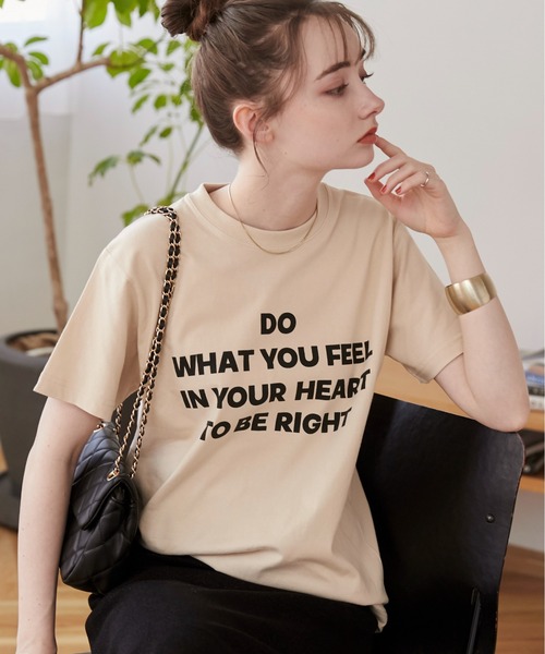 ANGIE(アンジー)の「メッセージ ロゴ プリント Tシャツ(半袖)(Tシャツ/カットソー・レディース・ネイビー/イエロー/スミクロ/グリーン/レッド/ホワイト/ライトベージュ/ホワイト×シルバー/ホワイト×ゴールド/ブラック×ゴールド/ブラック系その他・SMALL/MEDIUM/LARGE)」の7枚目の写真