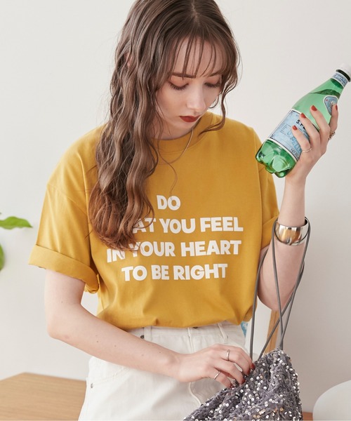 ANGIE(アンジー)の「メッセージ ロゴ プリント Tシャツ(半袖)(Tシャツ/カットソー・レディース・ネイビー/イエロー/スミクロ/グリーン/レッド/ホワイト/ライトベージュ/ホワイト×シルバー/ホワイト×ゴールド/ブラック×ゴールド/ブラック系その他・SMALL/MEDIUM/LARGE)」の10枚目の写真