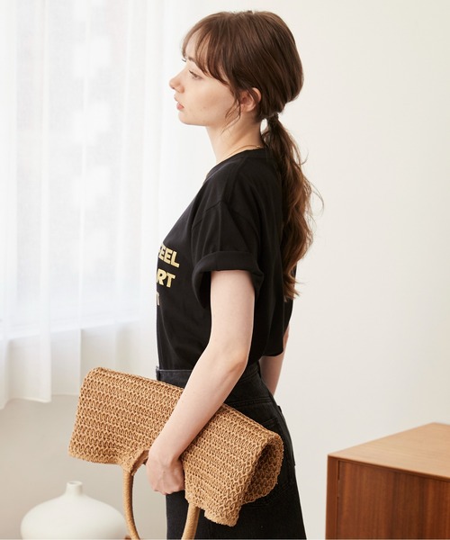 ANGIE(アンジー)の「メッセージ ロゴ プリント Tシャツ(半袖)(Tシャツ/カットソー・レディース・ネイビー/イエロー/スミクロ/グリーン/レッド/ホワイト/ライトベージュ/ホワイト×シルバー/ホワイト×ゴールド/ブラック×ゴールド/ブラック系その他・SMALL/MEDIUM/LARGE)」の16枚目の写真