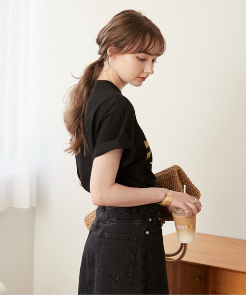 ANGIE(アンジー)の「メッセージ ロゴ プリント Tシャツ(半袖)(Tシャツ/カットソー・レディース・ネイビー/イエロー/スミクロ/グリーン/レッド/ホワイト/ライトベージュ/ホワイト×シルバー/ホワイト×ゴールド/ブラック×ゴールド/ブラック系その他・SMALL/MEDIUM/LARGE)」の14枚目の写真