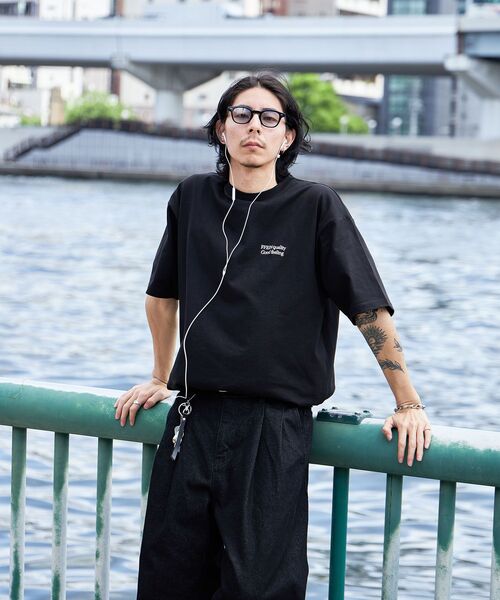 FFEIN(フェイン)の「*新色追加【FFEIN(フェイン)】ワンポイントロゴ刺繍 / Tシャツ クルーネック 半袖(Tシャツ/カットソー・メンズ・ブラック/ネイビー/アッシュグレー/ホワイト/ブラウン/レッド・LARGE/MEDIUM/SMALL)」の8枚目の写真