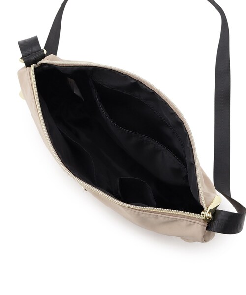 ITS'DEMO（イッツデモ）の「◆【軽量】撥水加工生地 釦ショルダー（ショルダーバッグ・レディース・ベージュ/ボルドー/ブラック/ネイビー・00）」の11枚目の写真