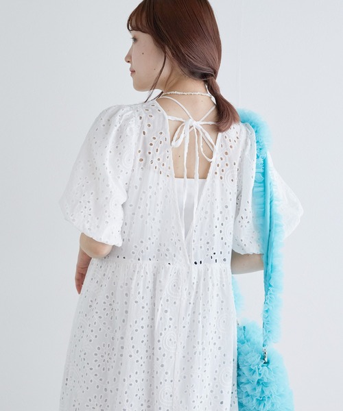 w closet(ダブルクローゼット)の「刺しゅうバックオープンワンピース(ワンピース・レディース・ブラック/ブルー/オフホワイト/オレンジ・FREE)」の9枚目の写真