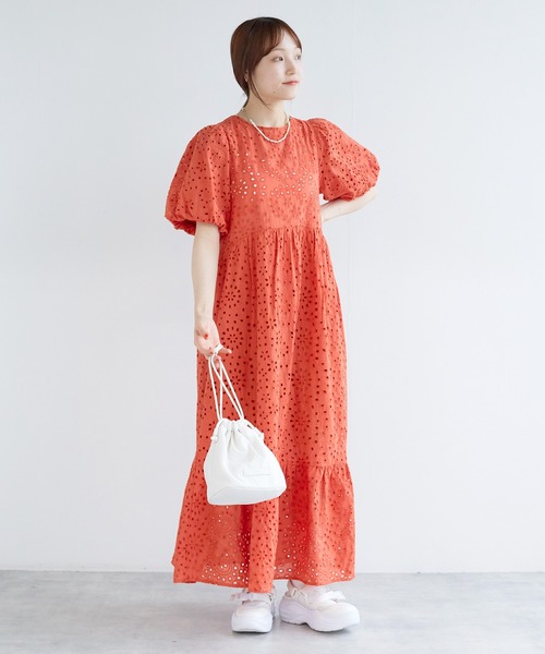 w closet(ダブルクローゼット)の「刺しゅうバックオープンワンピース(ワンピース・レディース・ブラック/ブルー/オフホワイト/オレンジ・FREE)」の16枚目の写真