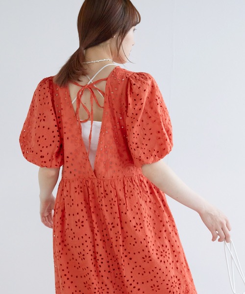 w closet(ダブルクローゼット)の「刺しゅうバックオープンワンピース(ワンピース・レディース・ブラック/ブルー/オフホワイト/オレンジ・FREE)」の18枚目の写真