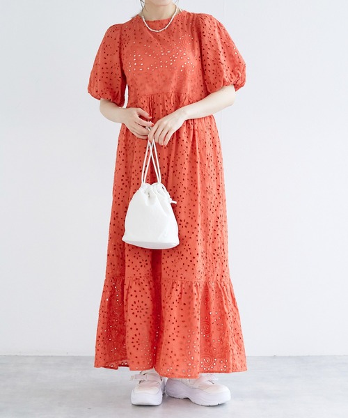 w closet(ダブルクローゼット)の「刺しゅうバックオープンワンピース(ワンピース・レディース・ブラック/ブルー/オフホワイト/オレンジ・FREE)」の20枚目の写真