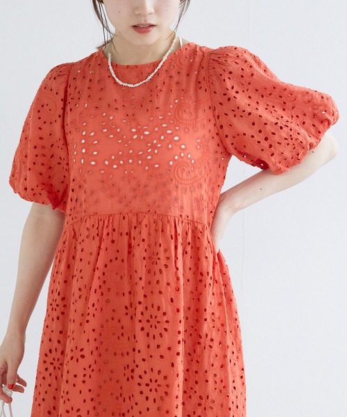 w closet(ダブルクローゼット)の「刺しゅうバックオープンワンピース(ワンピース・レディース・ブラック/ブルー/オフホワイト/オレンジ・FREE)」の21枚目の写真