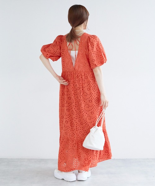 w closet(ダブルクローゼット)の「刺しゅうバックオープンワンピース(ワンピース・レディース・ブラック/ブルー/オフホワイト/オレンジ・FREE)」の22枚目の写真