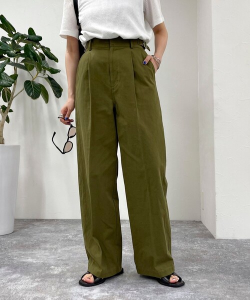 fredy emue（フレディエミュ）の「チノタックパンツ（チノパンツ