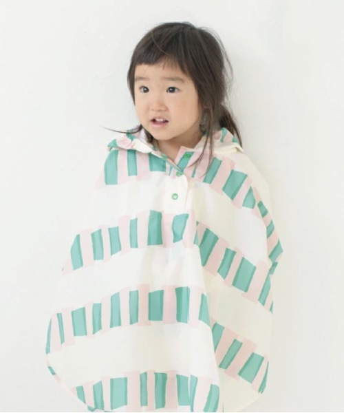 392 plusm（サンキューニプリュスエム）の「392plusm　サンキューニ プリュス エム:cellophane Kids poncho　ボーダーブロック　キッズポンチョ（レインコート/ポンチョ・キッズ・ピンク/イエロー/ブルー・M/S/XS）」の3枚目の写真