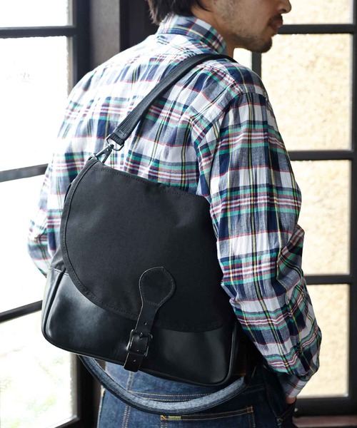 STANDARD SUPPLY（スタンダードサプライ）の「アーツアンドクラフツ / CORDURA SPAN コーデュラスパン / HUNTING SHOULDER S ハンティングショルダーS（ショルダーバッグ・メンズ・ダークベージュ/ブラック・FREE）」の2枚目の写真