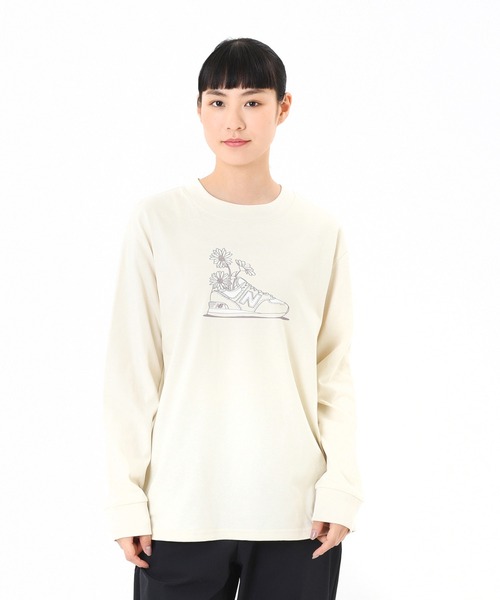 NEW BALANCE(ニューバランス)の「フラワーグラフィックロングスリーブTシャツ(Tシャツ/カットソー・レディース・パープル/ライトグレー/アイボリー・X-LARGE/LARGE/MEDIUM/SMALL)」の1枚目の写真