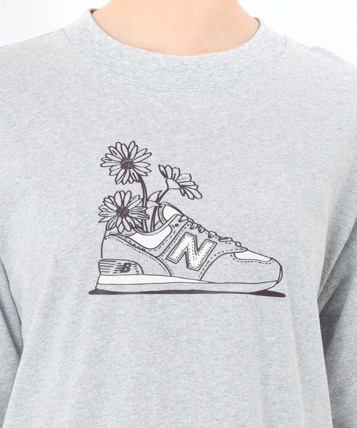 NEW BALANCE(ニューバランス)の「フラワーグラフィックロングスリーブTシャツ(Tシャツ/カットソー・レディース・パープル/ライトグレー/アイボリー・X-LARGE/LARGE/MEDIUM/SMALL)」の6枚目の写真