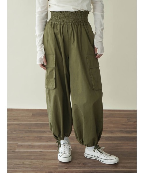 FIKA.(フィーカ)の「Cotton parachute pants(その他パンツ・レディース・カーキ/ネイビー/ベージュ・MEDIUM)」の2枚目の写真