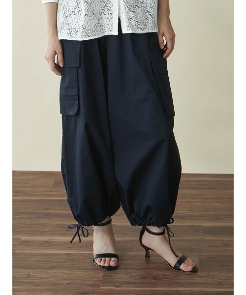 FIKA.(フィーカ)の「Cotton parachute pants(その他パンツ・レディース・カーキ/ネイビー/ベージュ・MEDIUM)」の17枚目の写真