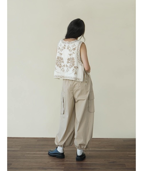 FIKA.(フィーカ)の「Cotton parachute pants(その他パンツ・レディース・カーキ/ネイビー/ベージュ・MEDIUM)」の5枚目の写真