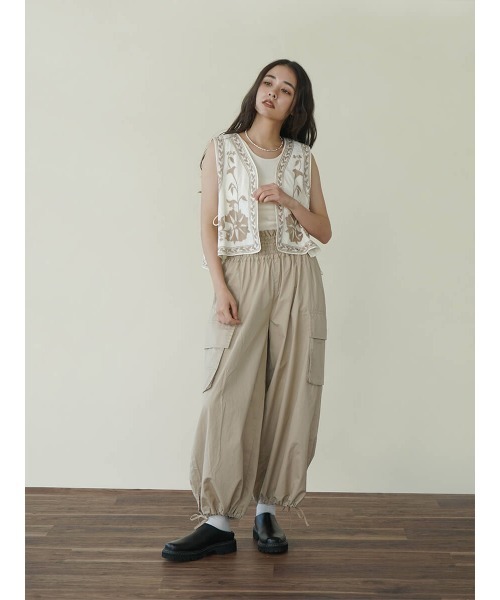 FIKA.(フィーカ)の「Cotton parachute pants(その他パンツ・レディース・カーキ/ネイビー/ベージュ・MEDIUM)」の7枚目の写真