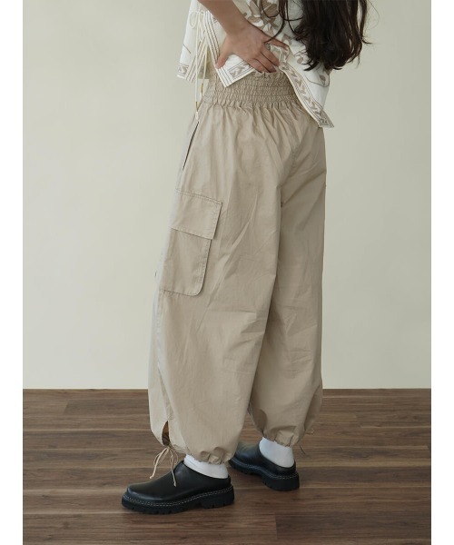 FIKA.(フィーカ)の「Cotton parachute pants(その他パンツ・レディース・カーキ/ネイビー/ベージュ・MEDIUM)」の9枚目の写真