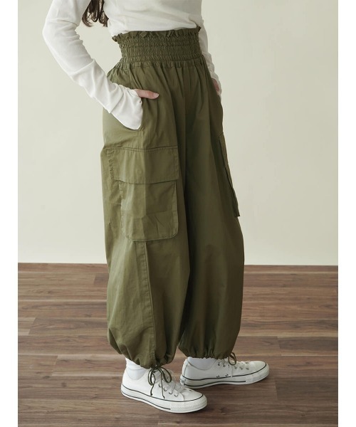 FIKA.(フィーカ)の「Cotton parachute pants(その他パンツ・レディース・カーキ/ネイビー/ベージュ・MEDIUM)」の19枚目の写真
